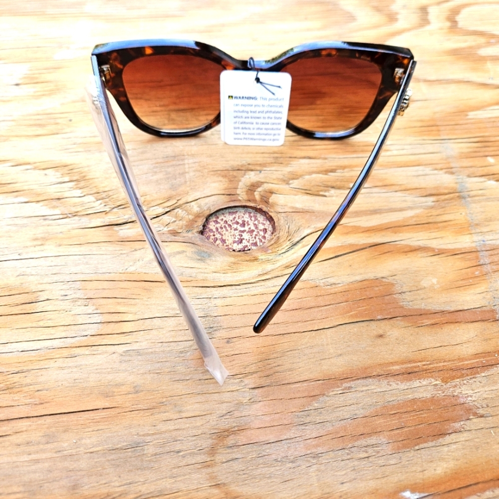 Kleo Womens  Tortoise Sunglasses - Picture 12 of 16